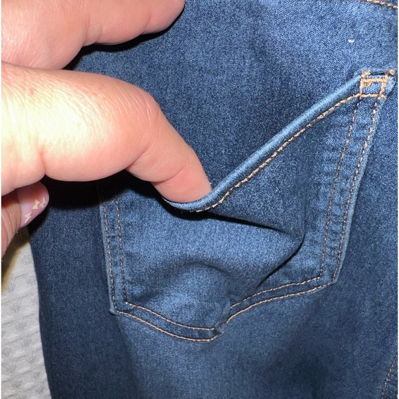 Denim Celebrity Gold Skinny Jeans in Queen Dark. Gently used. Size 10 - Picture 8 of 8